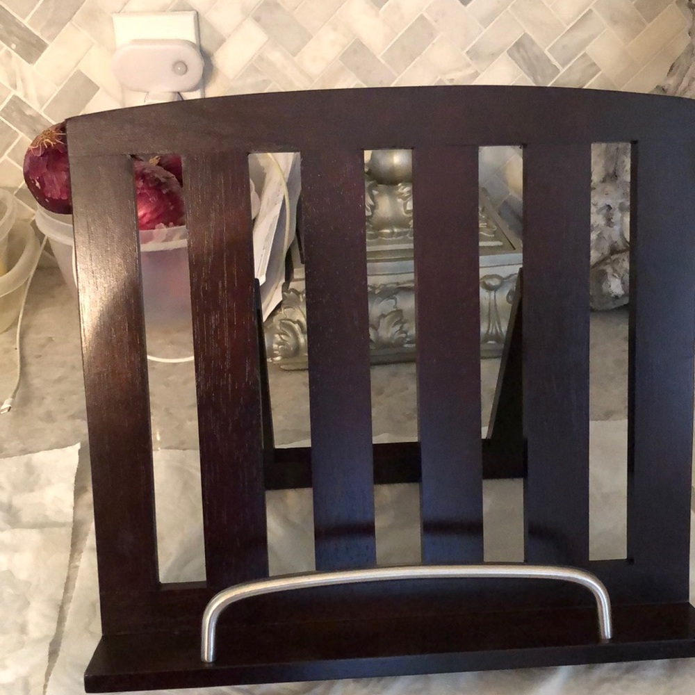 - Wooden cookbook stand / picture stand